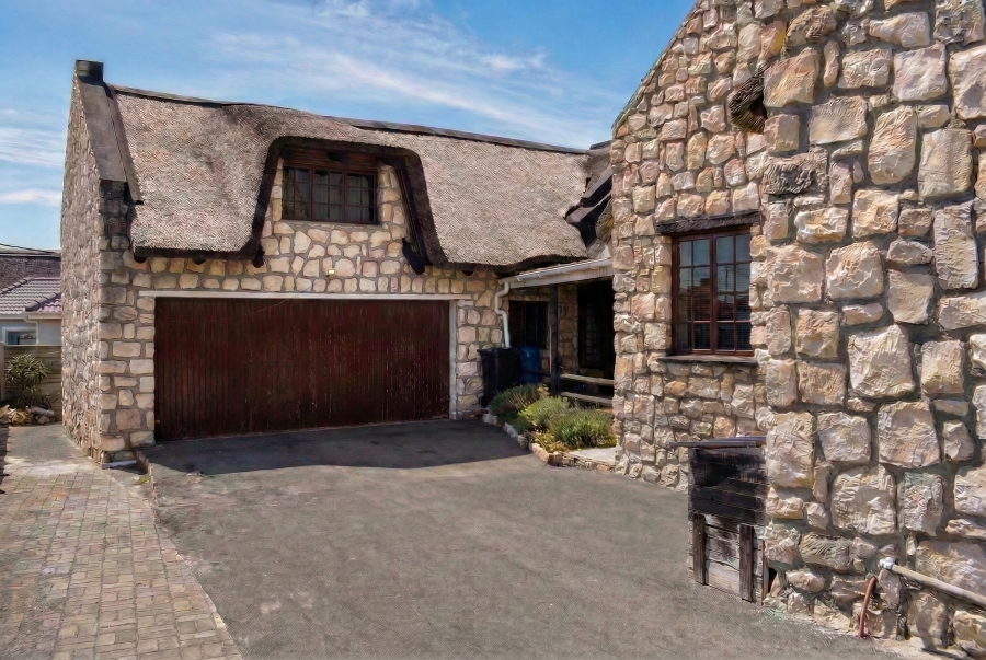 4 Bedroom Property for Sale in Struisbaai Western Cape